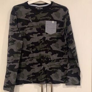 Wrap camo print long sleeve packet T-shirt